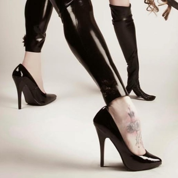 Black Patent Pointy Toe Towering High Heel Pump - Picture 2 of 5